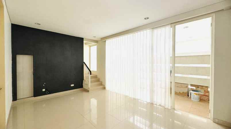 disewakan rumah longbeach pakuwon city