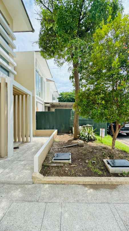 disewakan rumah longbeach pakuwon city