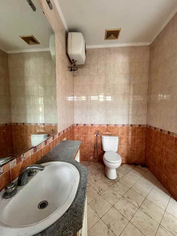 disewakan rumah menteng