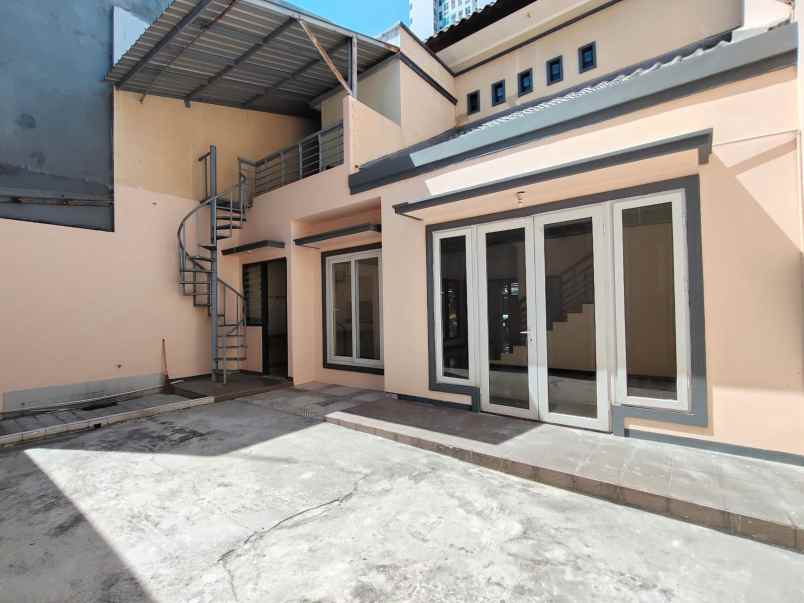 disewakan rumah royal residence