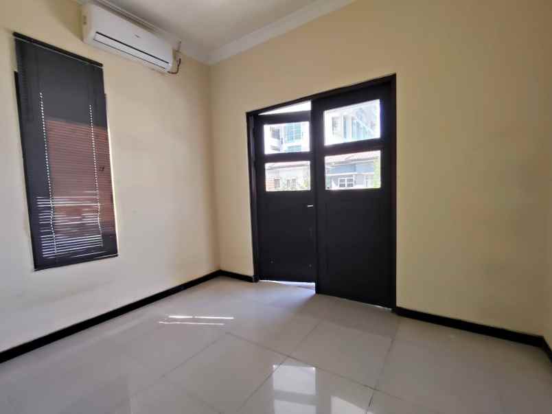 disewakan rumah royal residence