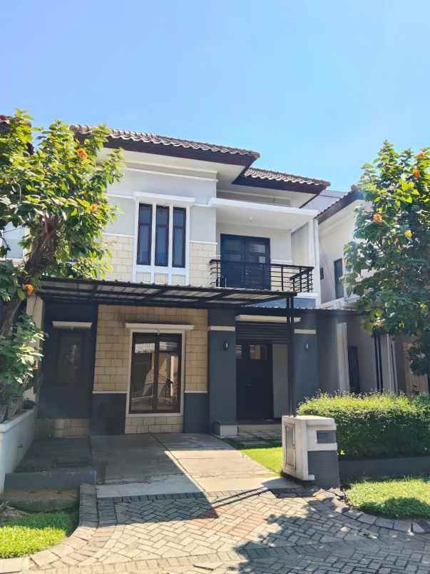 disewakan rumah royal residence