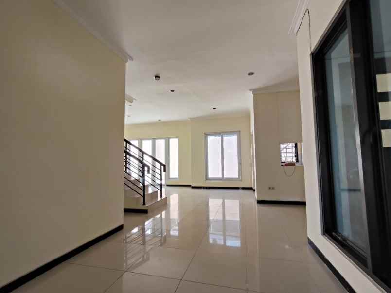 disewakan rumah royal residence