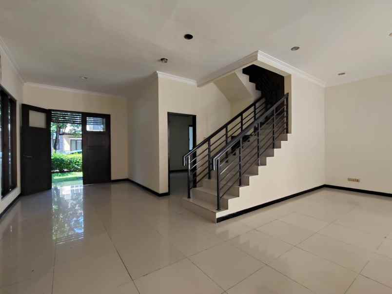 disewakan rumah royal residence