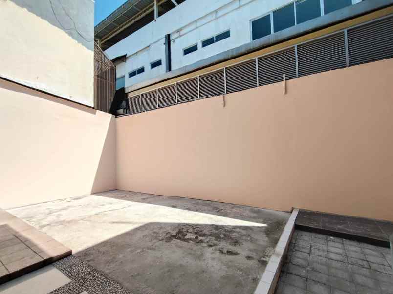 disewakan rumah royal residence