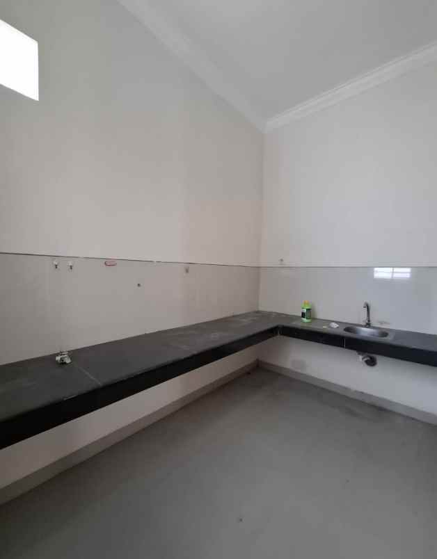 disewakan villa jalan boulevard barat raya