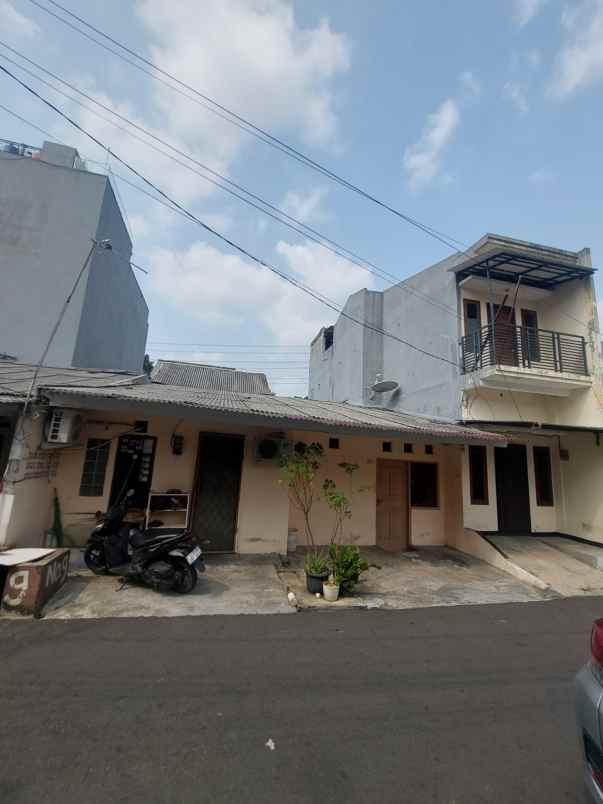 jual 2 rumah 1 lantai dan 2 lantai di dekat area rsupp