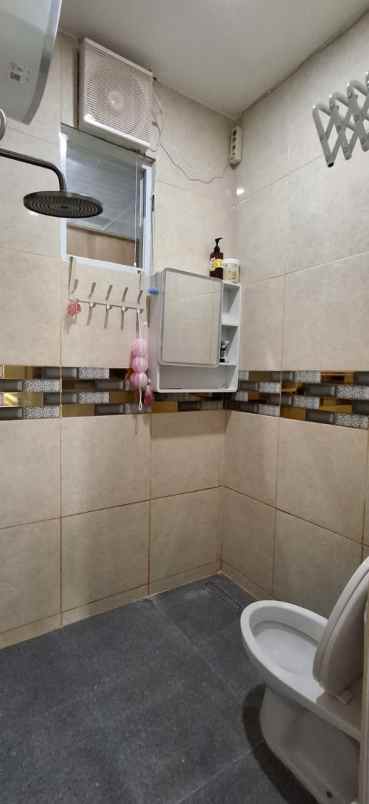 jual cepat town house 3 lantai leuwinanggung depok