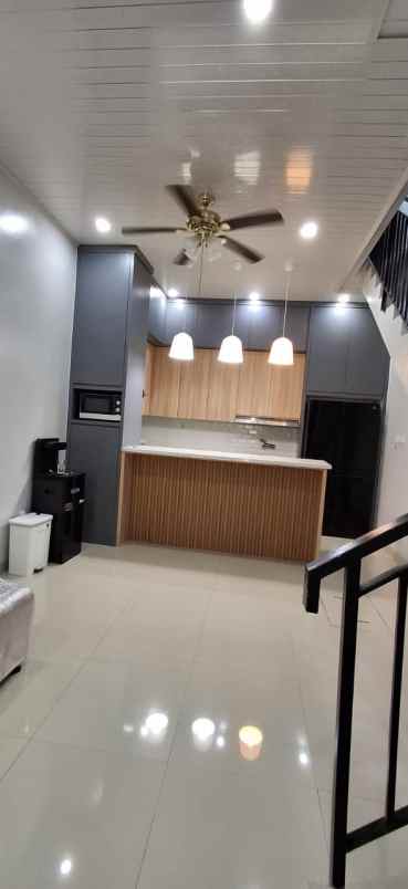 jual cepat town house 3 lantai leuwinanggung depok