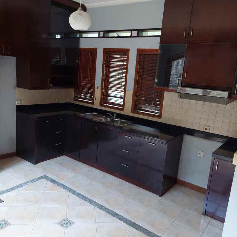 jual rumah di setraduta bandung 2 lantai