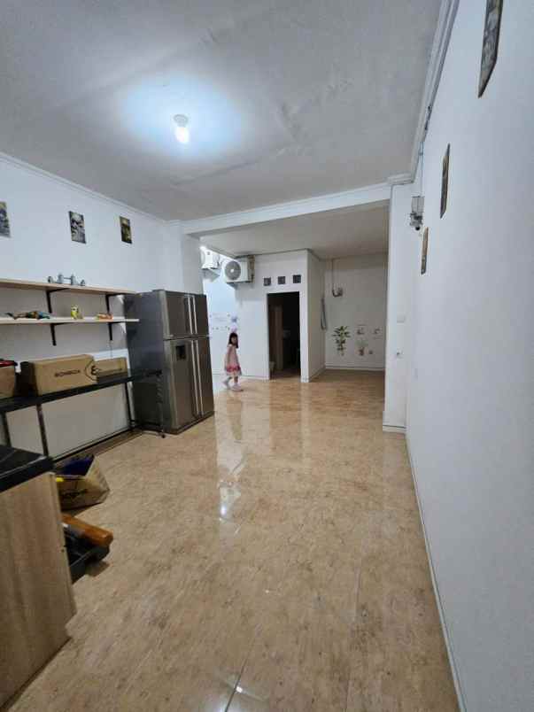 jual rumah kost baru 43 kamar dikelola oleh rukita