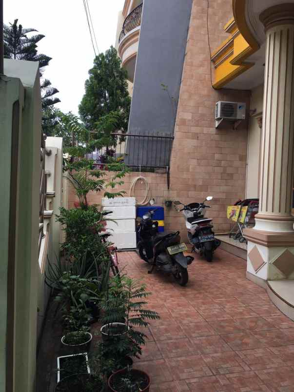 jual rumah taman palem lestari jak bar