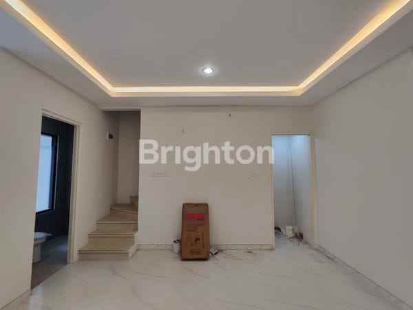 mulyosari rumah 2 lantai new gress