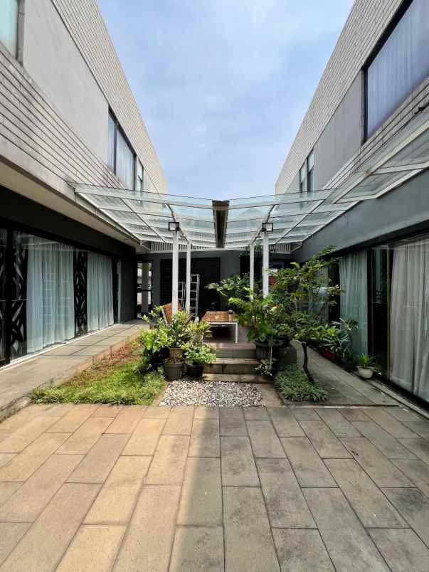 rare unit rumah luas asri di veteran jakarta selatan