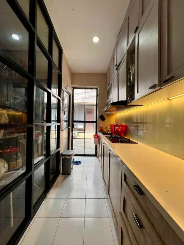 rare unit rumah luas asri di veteran jakarta selatan
