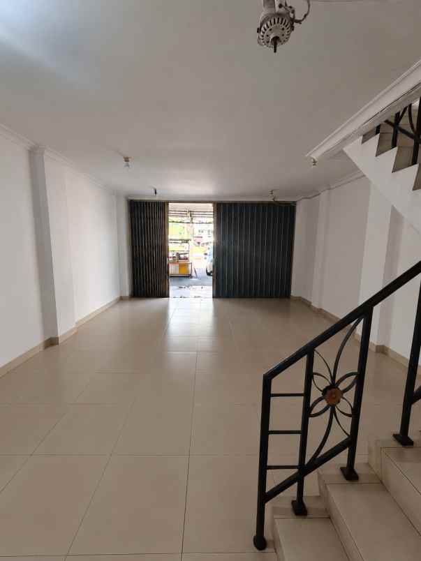 ruko 3lt luas 5x18 90m aralia hi harapan indah bekasi