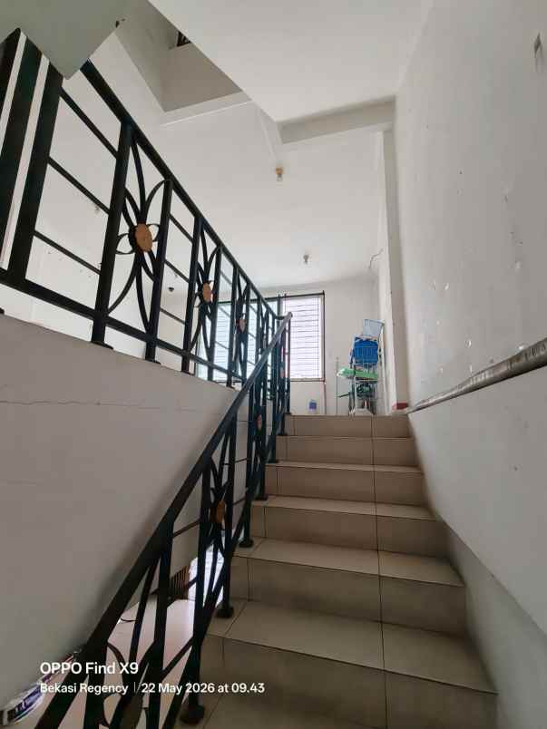 ruko 3lt luas 5x18 90m aralia hi harapan indah bekasi