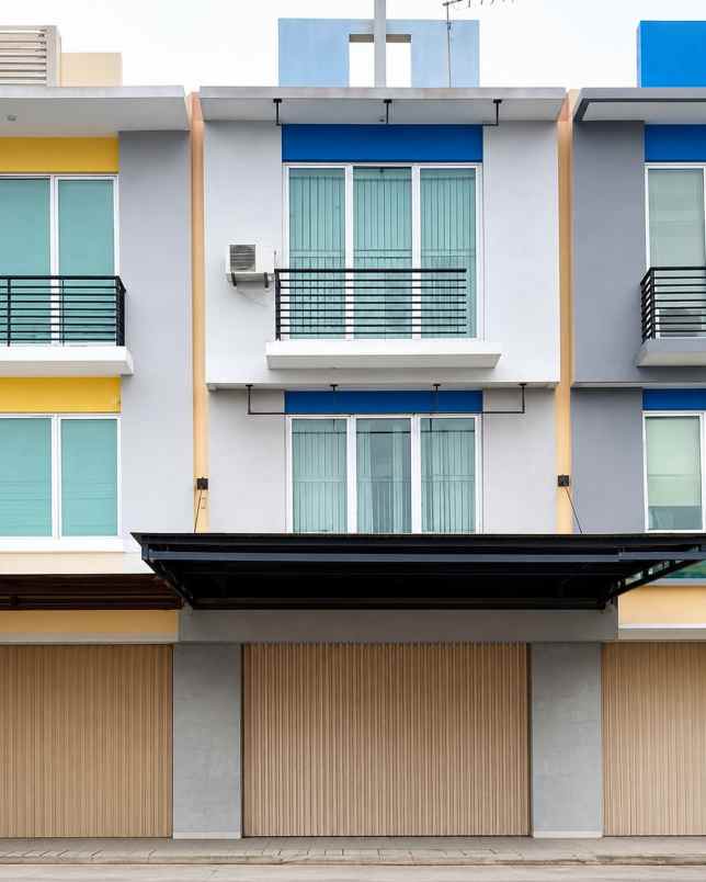 ruko 3lt luas 5x18 90m aralia hi harapan indah bekasi