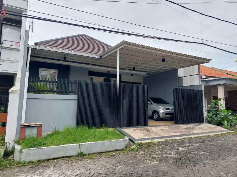 rumah 1 lantai siap huni sangat terawat area manyar