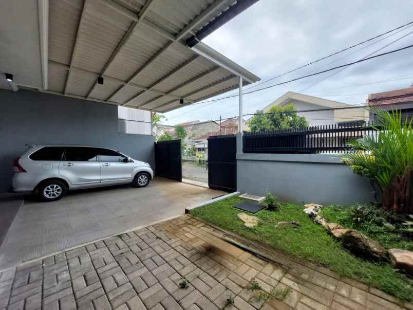 rumah 1 lantai siap huni sangat terawat area manyar