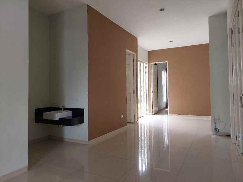 rumah 1 lantai siap huni sangat terawat area manyar