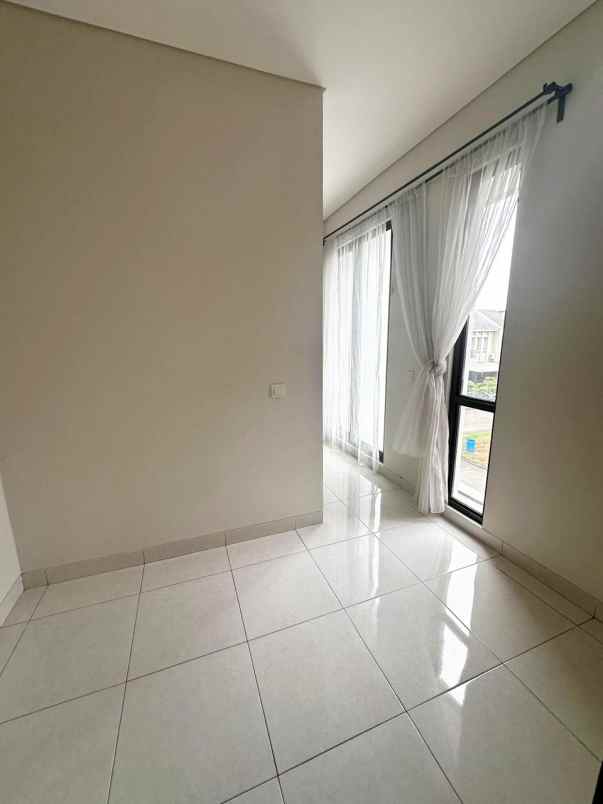 rumah 2 lantai di delatinos bsd city tangsel