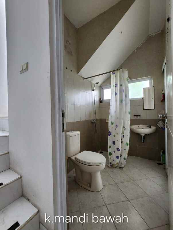 rumah 2 lantai di kota wisata cibubur samping taman