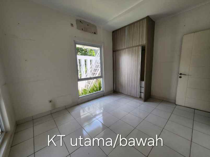 rumah 2 lantai di kota wisata cibubur samping taman