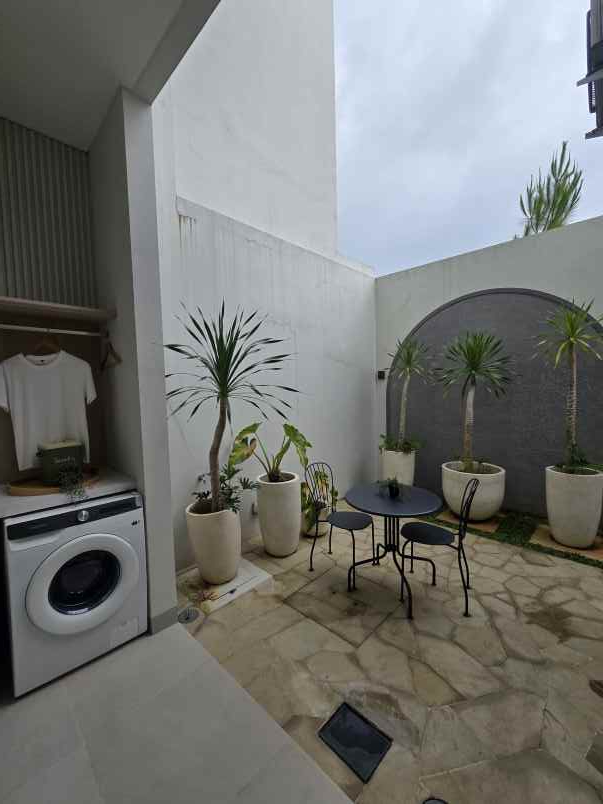 rumah 2 lantai di sentul