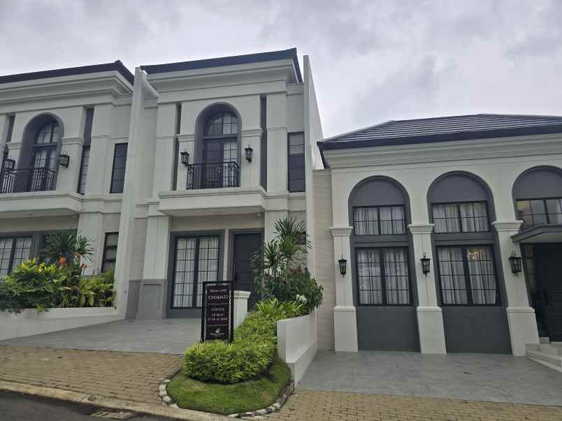 rumah 2 lantai di sentul