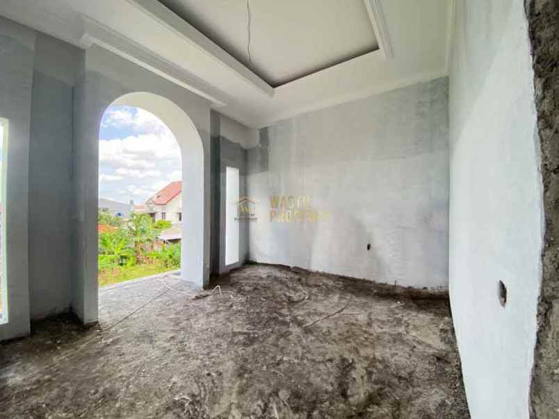 rumah 2 lantai hanya 10 menit dari kampus umy