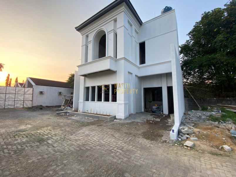 rumah 2 lantai hanya 10 menit dari kampus umy