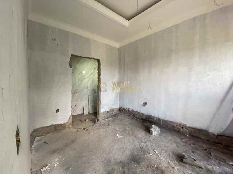 rumah 2 lantai hanya 10 menit dari kampus umy