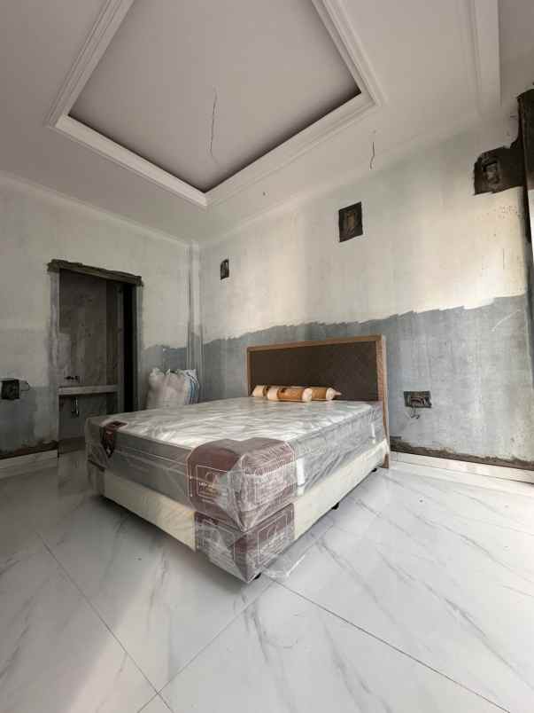 rumah 2 lantai hanya 10 menit dari kampus umy