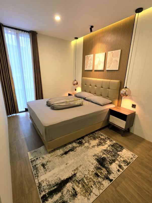 rumah 2 lantai modern dekat stadion maguwoharjo sleman