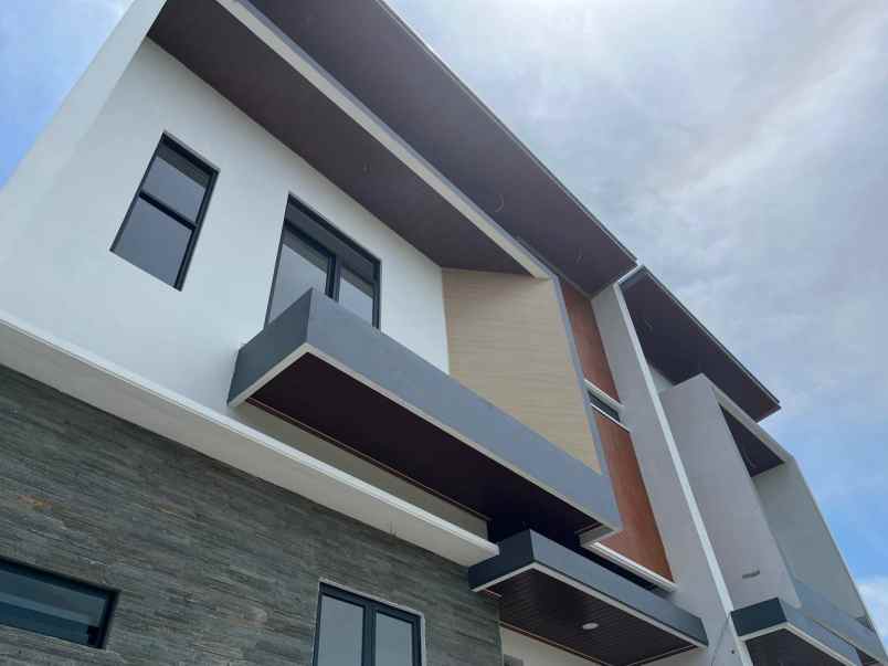 rumah 2 lantai modern tropis dekat solo
