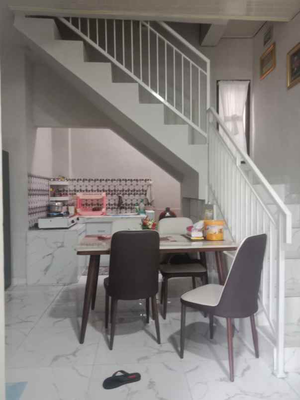 rumah 2 lantai siap huni semi furniture free pajak