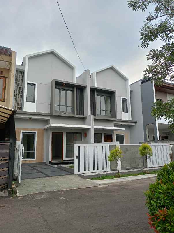 rumah bagus modern siap huni di bandung