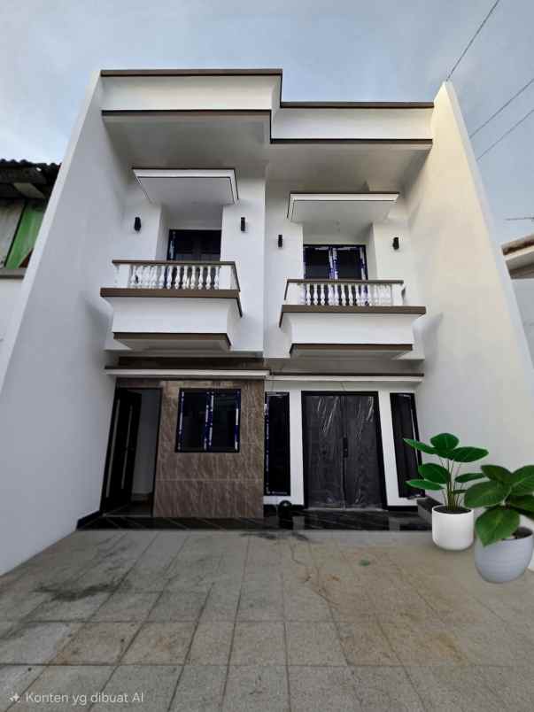 rumah baru dalam komplek dengan akses jalan lebar