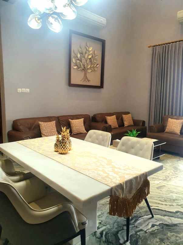 rumah baru di citraland ada kolam renang