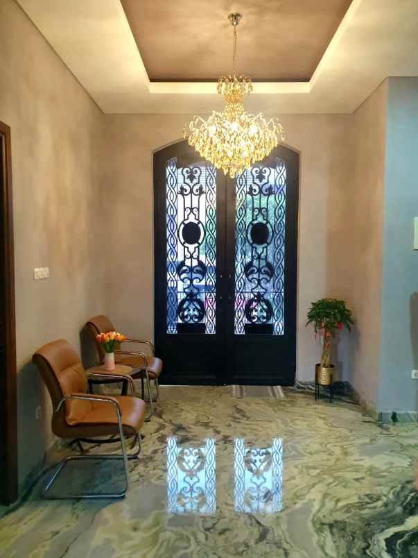 rumah baru di citraland ada kolam renang