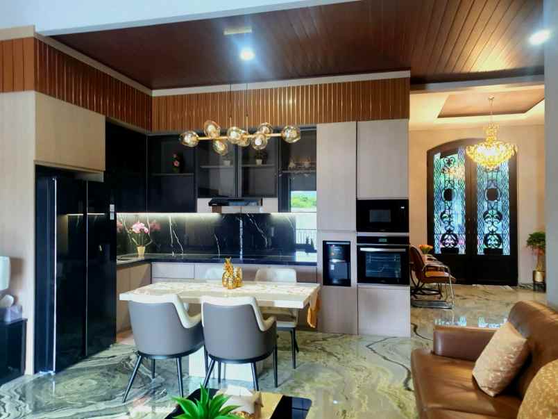 rumah baru di citraland ada kolam renang