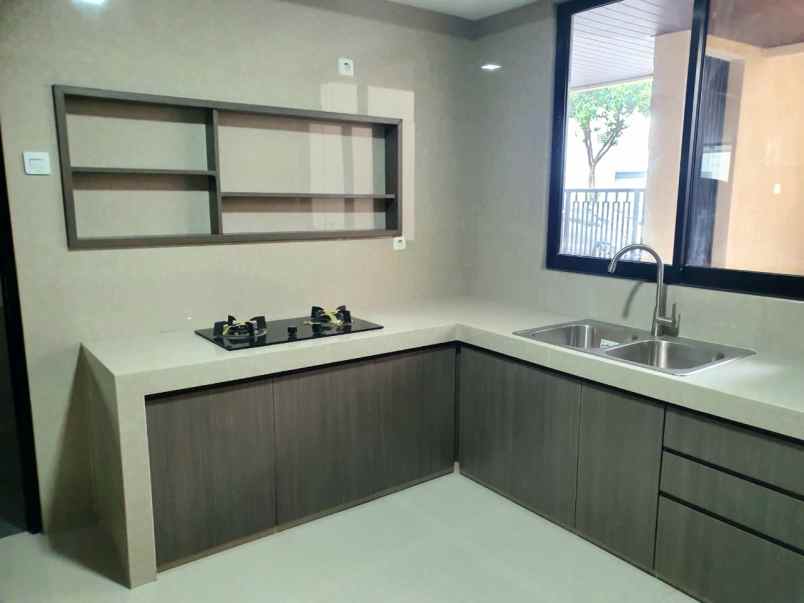 rumah baru di citraland ada kolam renang