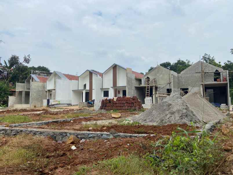 rumah baru siap huni dalam cluster di cipayung depok