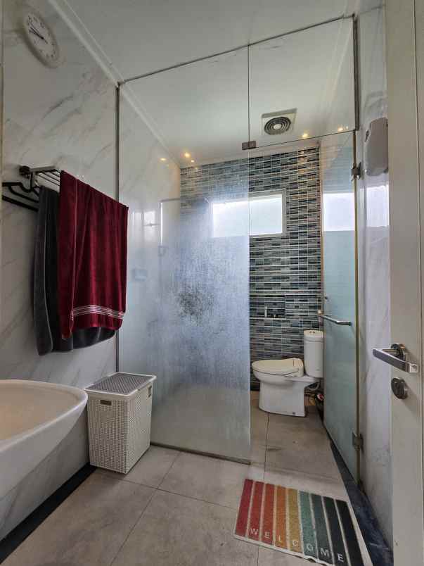 rumah dalam cluster di billymoon pondok kelapa jaktim