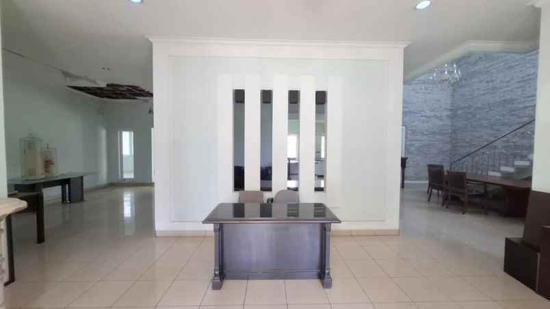 rumah dan tanah luas perumahan taman laguna cibubur