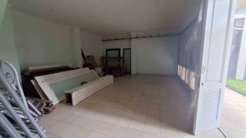 rumah dan tanah luas perumahan taman laguna cibubur