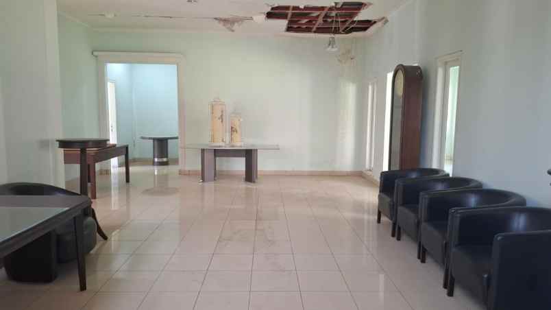 rumah dan tanah luas perumahan taman laguna cibubur