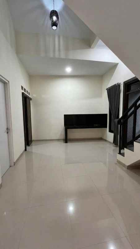 rumah dengan taman luas di sumberadi mlati