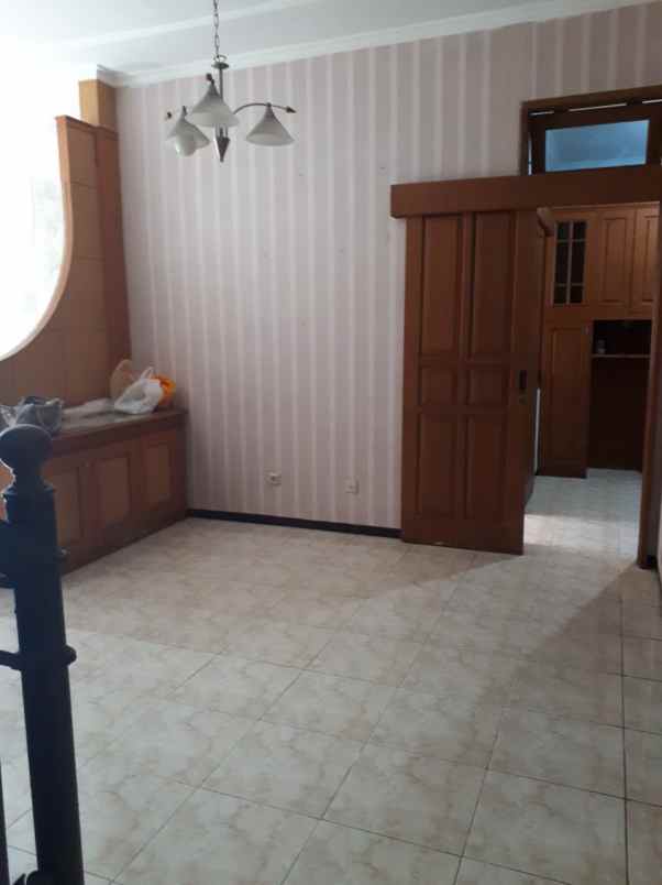 rumah dharmahusada strategis listrik 5500w